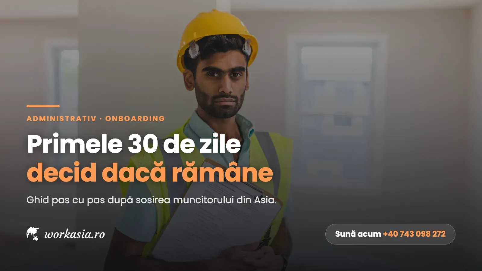 Muncitor din Asia cu cască galbenă și vestă de protecție, ținând un clipboard, pe coperta ghidului pentru primele 30 de zile după sosire