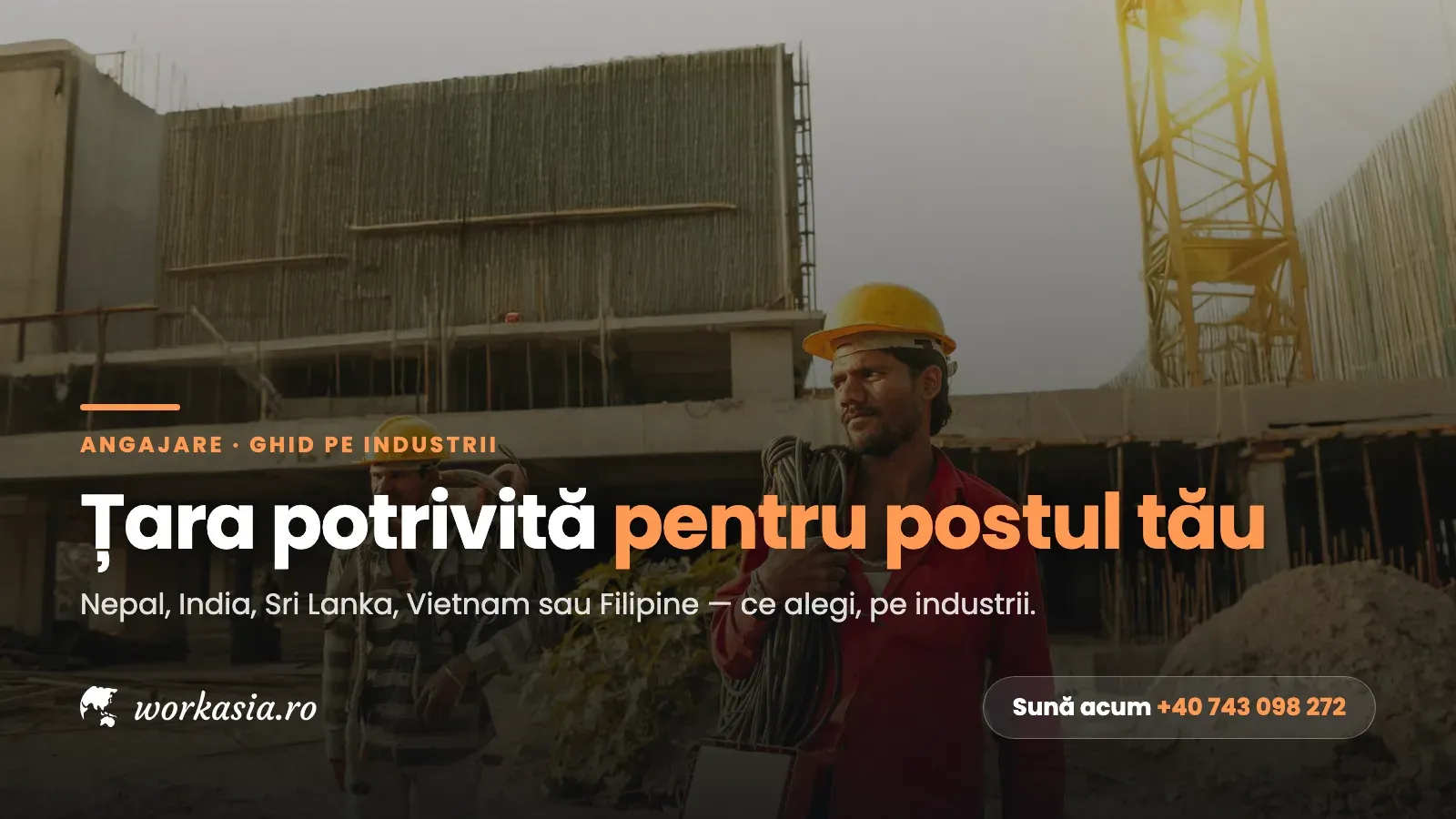 Doi muncitori cu cască de protecție pe un șantier, cu o macara în fundal — ghid pentru alegerea țării de recrutare pe industrii
